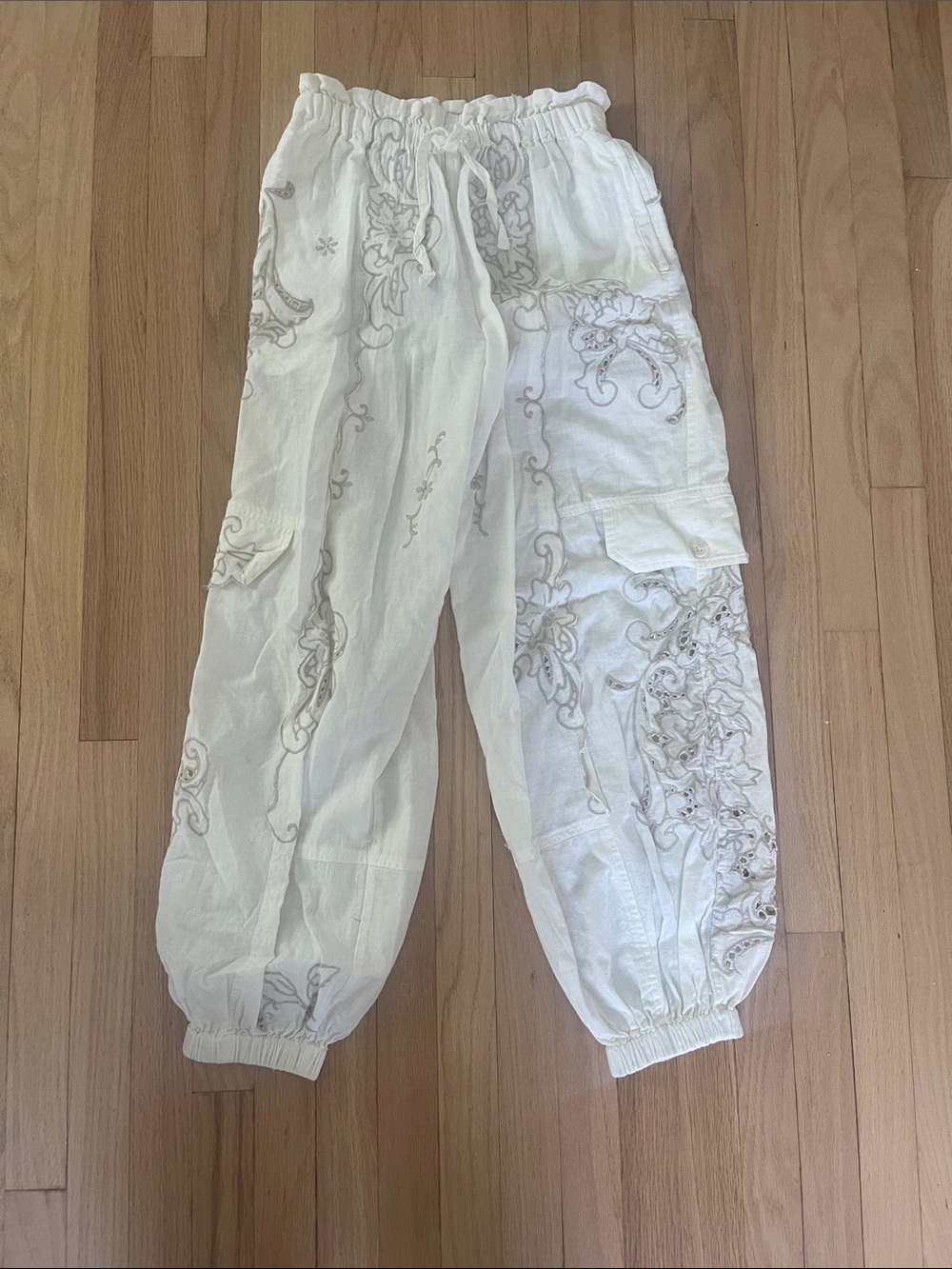 Anthropologie White Embroidered Linen Cargo Joggers for Women size XS - Picture 3 of 9
